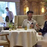 Отель Parkhotel 5*